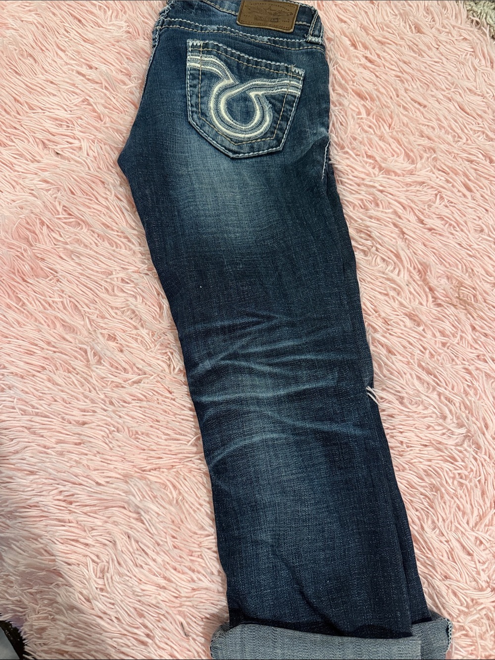 Dark Wash Women's Jeans with Contrast Pocket Stitching
